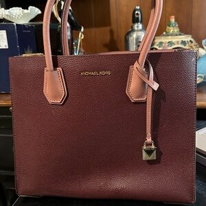 Michael Kors Mercer Medium Tote Accordion Bag